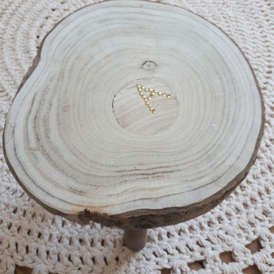 Tabouret en bois brut – Image 4